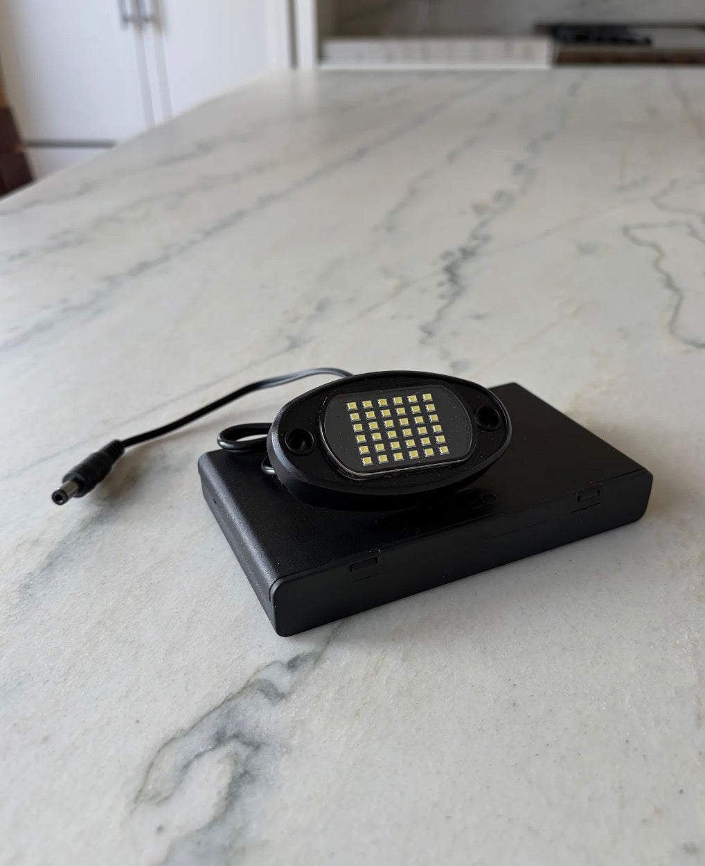 Universal battery powered rocklight